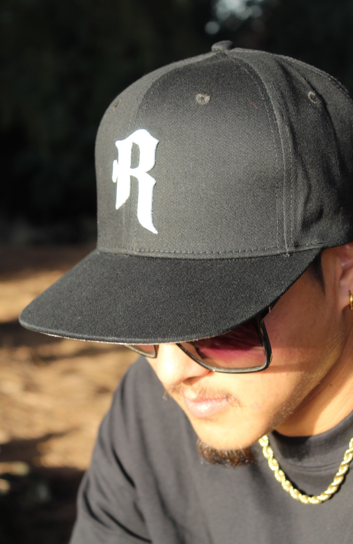 BLACK X SNAPBACK